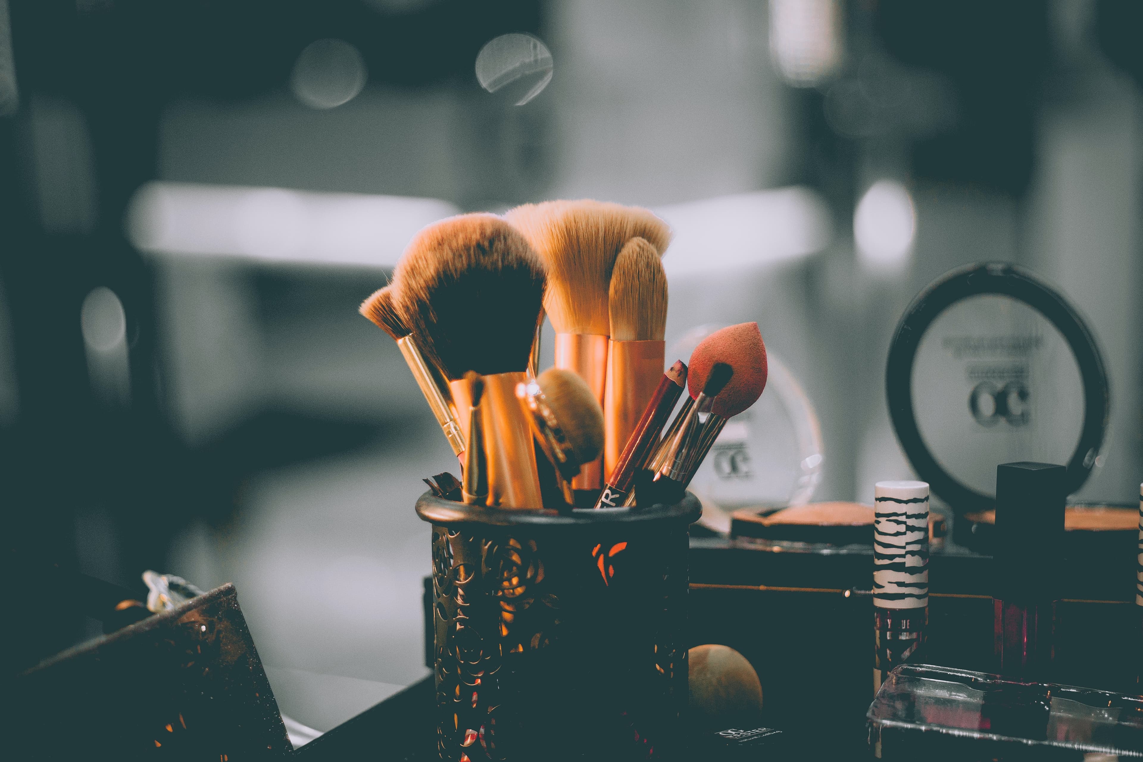 salon brushes https://a.storyblok.com/f/242205/4096x2731/d99126fa6d/header-background.jpg